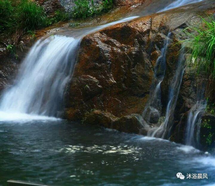 多彩时尚美发沙龙